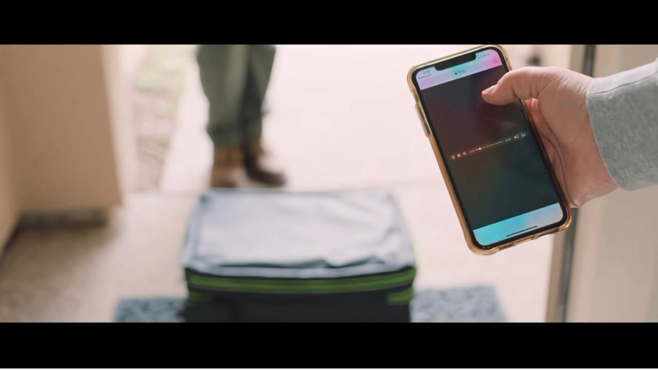 Customer app showing sealed bag at doorstep